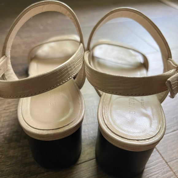 Everlane's The Double-Strap Block Heel Leather Sandal, Sand Lizard, Size 7.5 - Picture 5 of 11